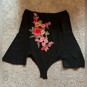 Design lab bodysuit black embroidered flowers off the shoulder SMALL